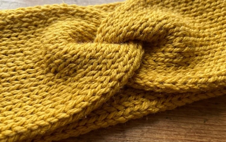 Twist Headband Knitting Pattern : Get it Here!